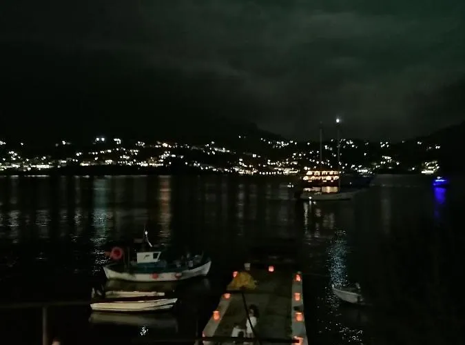 Afrodite Luxury Hotel *